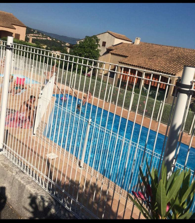 Cavalaire Vue Mer Au Loin Maisonnette Tout Equipee Pour 4 Personnes Avec Piscine Clim Wifi Velos Tv Barbecues Bagian luar foto