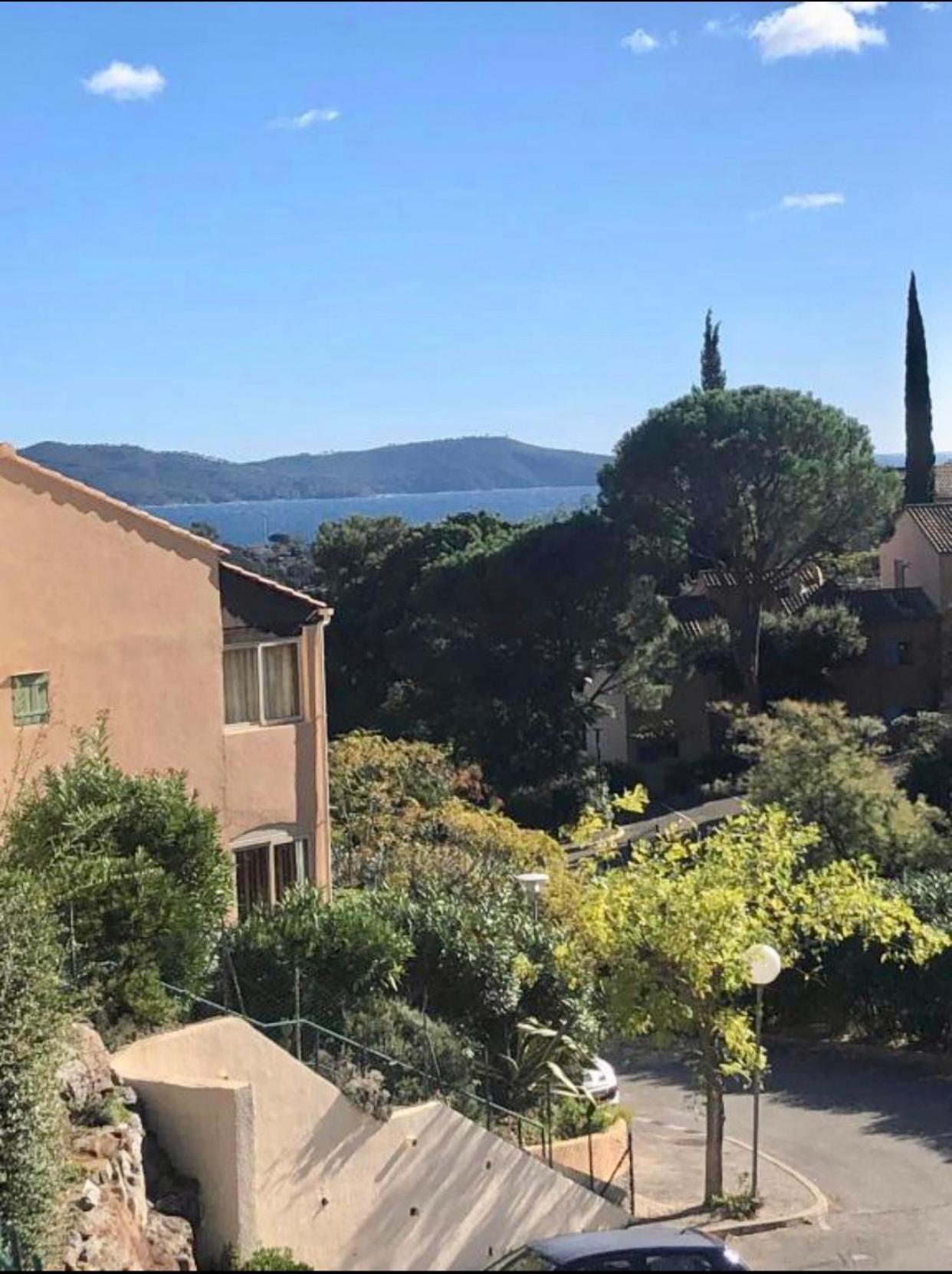 Cavalaire Vue Mer Au Loin Maisonnette Tout Equipee Pour 4 Personnes Avec Piscine Clim Wifi Velos Tv Barbecues Bagian luar foto