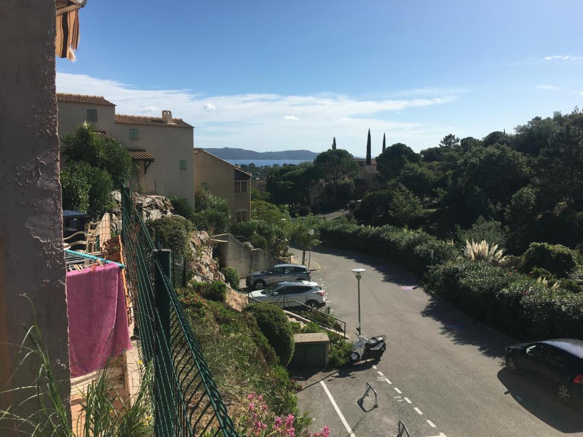Cavalaire Vue Mer Au Loin Maisonnette Tout Equipee Pour 4 Personnes Avec Piscine Clim Wifi Velos Tv Barbecues Bagian luar foto