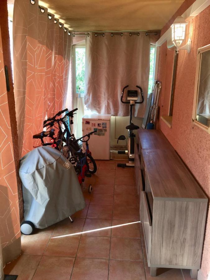 Cavalaire Vue Mer Au Loin Maisonnette Tout Equipee Pour 4 Personnes Avec Piscine Clim Wifi Velos Tv Barbecues Bagian luar foto
