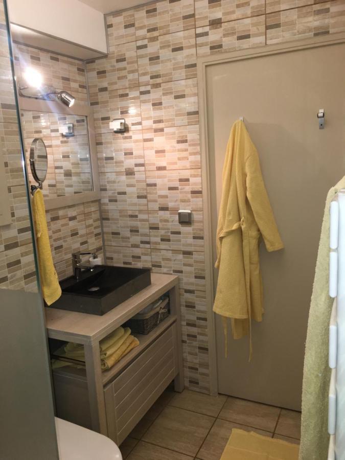Cavalaire Vue Mer Au Loin Maisonnette Tout Equipee Pour 4 Personnes Avec Piscine Clim Wifi Velos Tv Barbecues Bagian luar foto