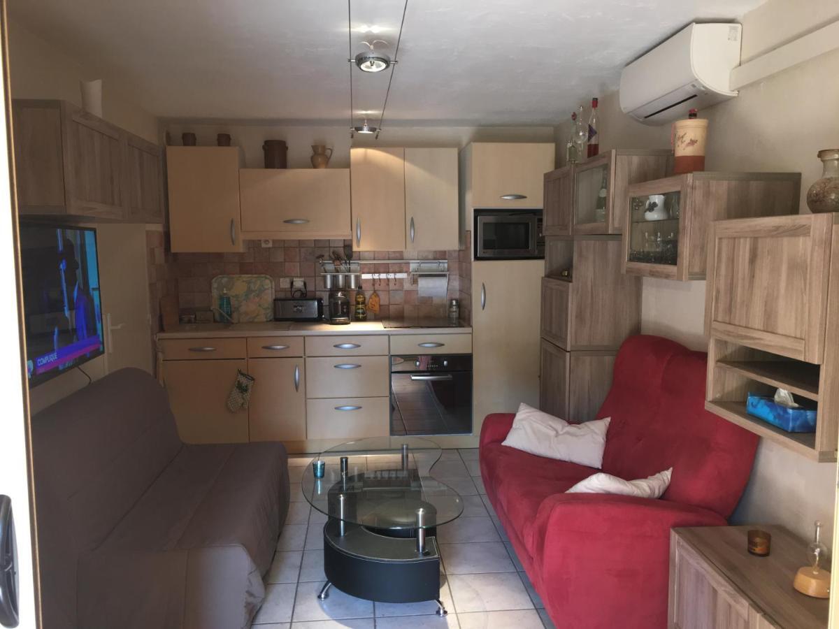 Cavalaire Vue Mer Au Loin Maisonnette Tout Equipee Pour 4 Personnes Avec Piscine Clim Wifi Velos Tv Barbecues Bagian luar foto