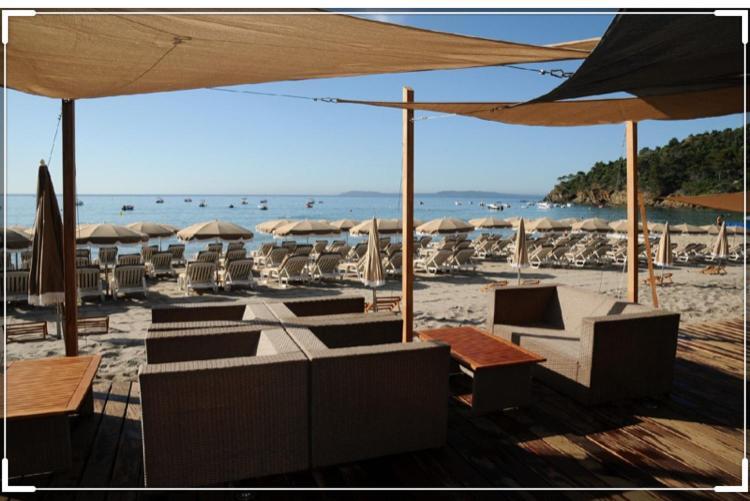 Cavalaire Vue Mer Au Loin Maisonnette Tout Equipee Pour 4 Personnes Avec Piscine Clim Wifi Velos Tv Barbecues Bagian luar foto