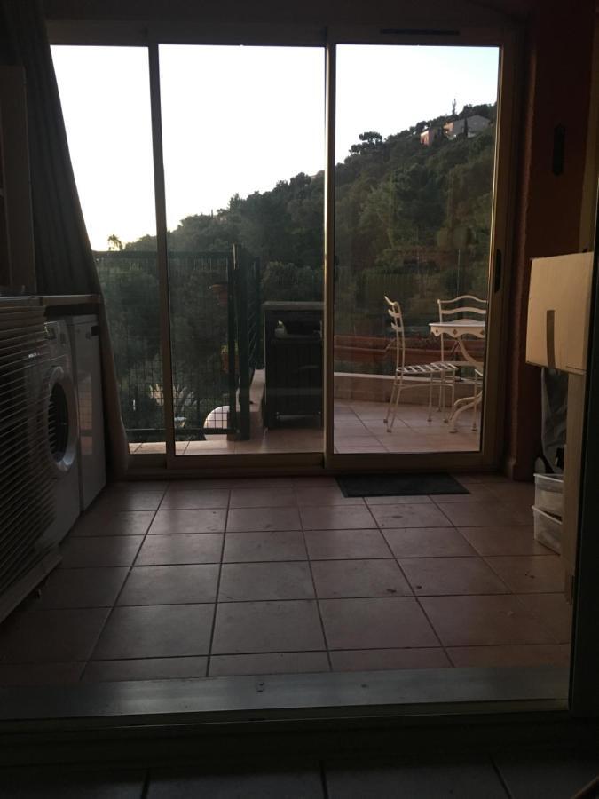 Cavalaire Vue Mer Au Loin Maisonnette Tout Equipee Pour 4 Personnes Avec Piscine Clim Wifi Velos Tv Barbecues Bagian luar foto