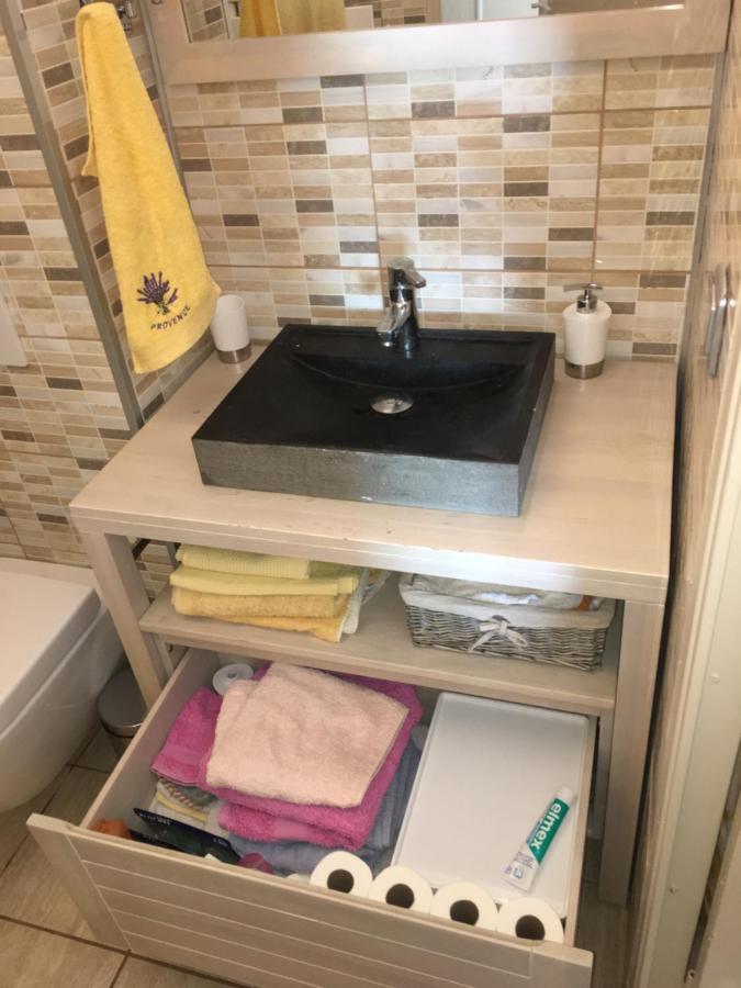 Cavalaire Vue Mer Au Loin Maisonnette Tout Equipee Pour 4 Personnes Avec Piscine Clim Wifi Velos Tv Barbecues Bagian luar foto