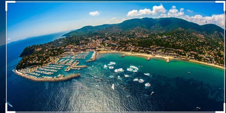 Cavalaire Vue Mer Au Loin Maisonnette Tout Equipee Pour 4 Personnes Avec Piscine Clim Wifi Velos Tv Barbecues Bagian luar foto