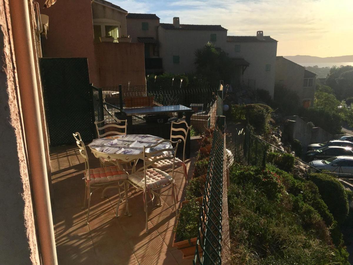 Cavalaire Vue Mer Au Loin Maisonnette Tout Equipee Pour 4 Personnes Avec Piscine Clim Wifi Velos Tv Barbecues Bagian luar foto