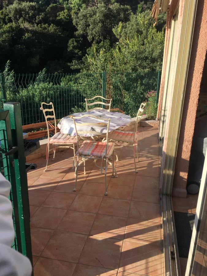 Cavalaire Vue Mer Au Loin Maisonnette Tout Equipee Pour 4 Personnes Avec Piscine Clim Wifi Velos Tv Barbecues Bagian luar foto
